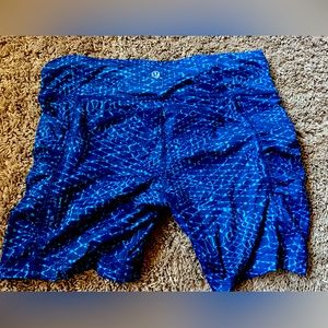 Lululemon shorts size 6